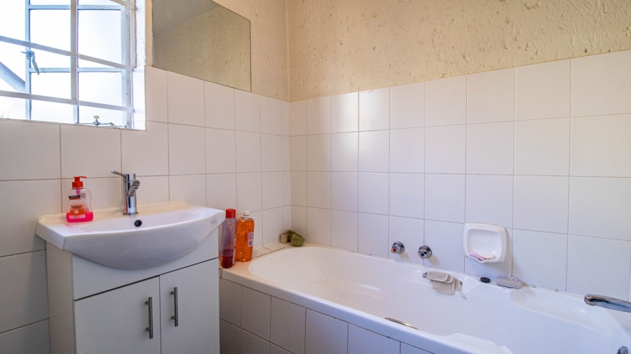 2 Bedroom Property for Sale in Bassonia Rock Gauteng