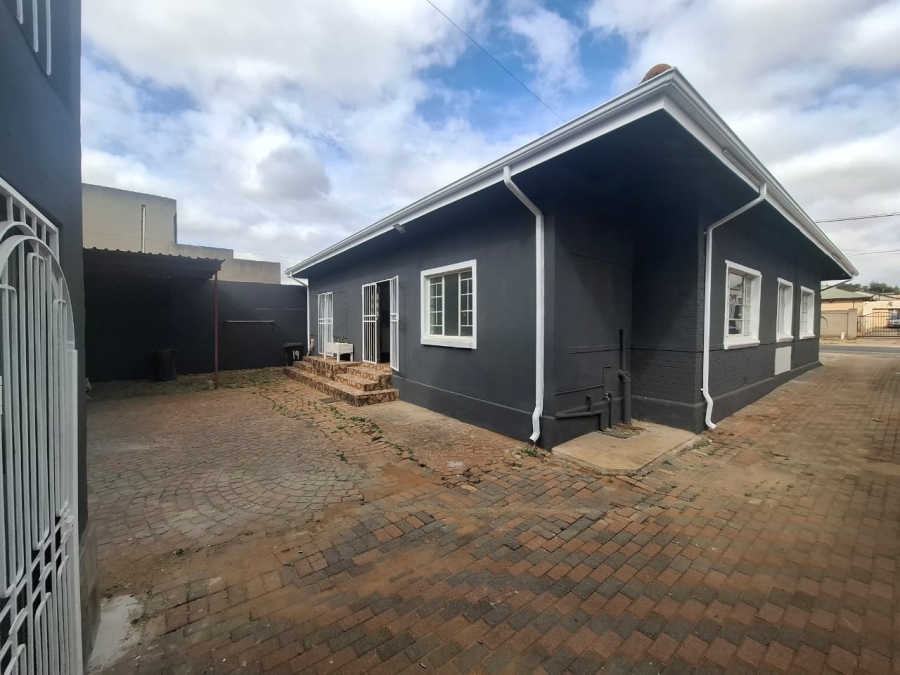 5 Bedroom Property for Sale in Roodepoort Central Gauteng