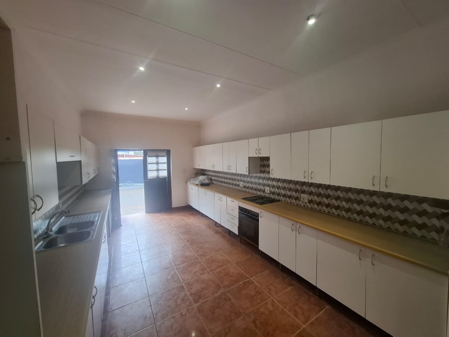 5 Bedroom Property for Sale in Roodepoort Central Gauteng