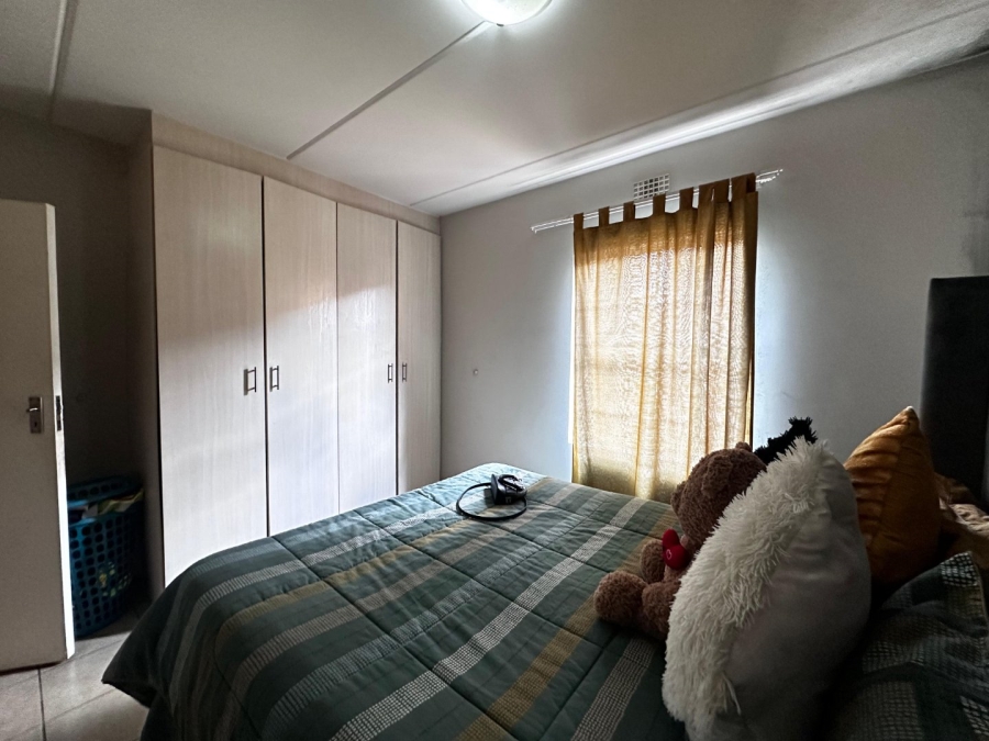 2 Bedroom Property for Sale in Erand Gardens Gauteng