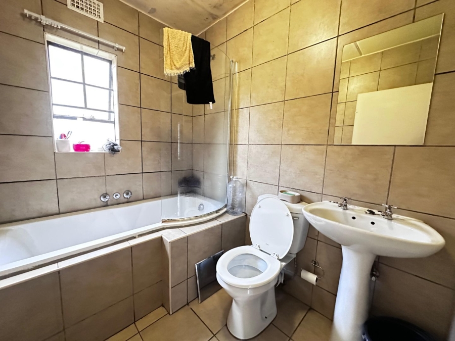 2 Bedroom Property for Sale in Erand Gardens Gauteng