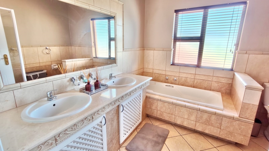 4 Bedroom Property for Sale in Vaal Marina Gauteng