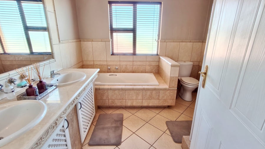 4 Bedroom Property for Sale in Vaal Marina Gauteng