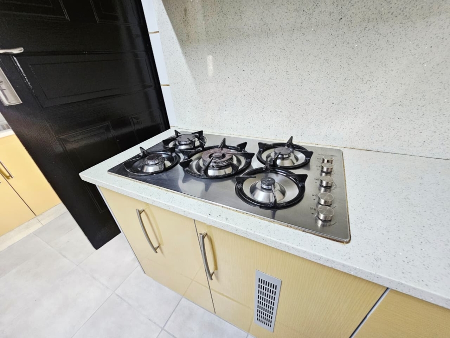 To Let 4 Bedroom Property for Rent in Eldoraigne Gauteng