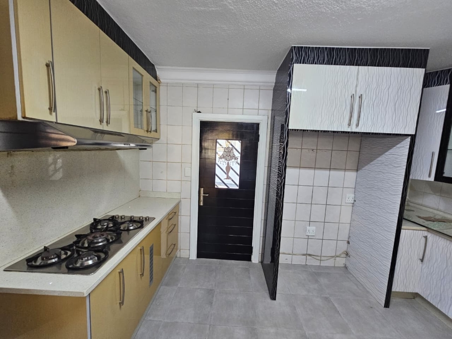 To Let 4 Bedroom Property for Rent in Eldoraigne Gauteng