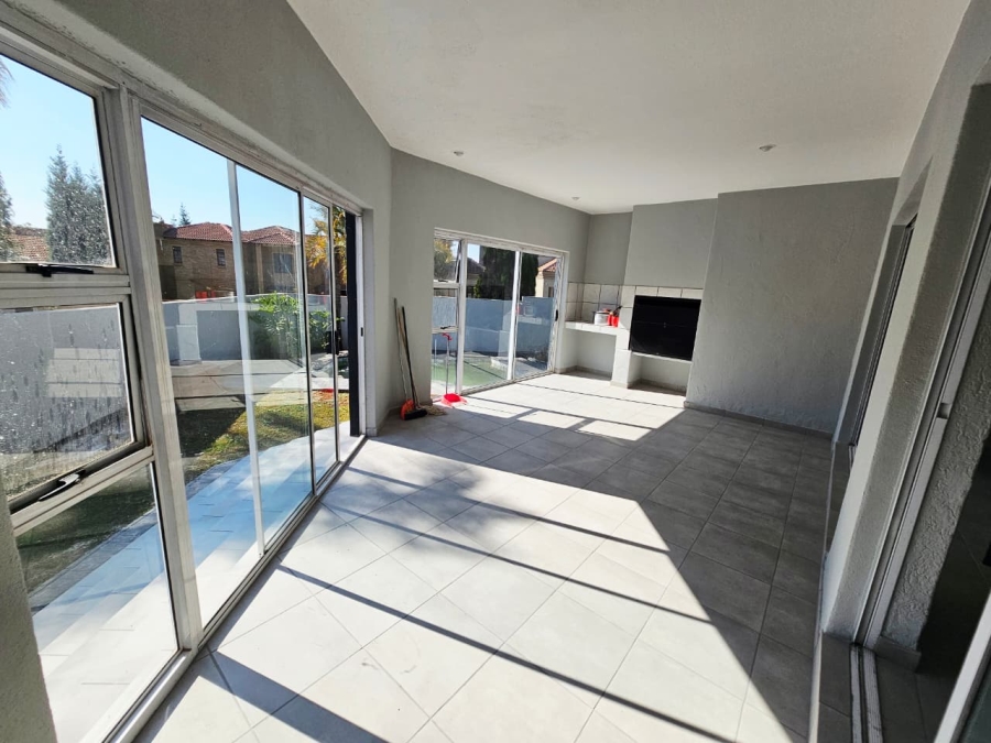 To Let 4 Bedroom Property for Rent in Eldoraigne Gauteng