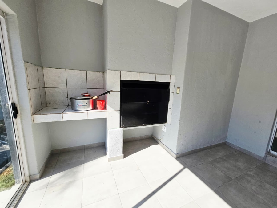 To Let 4 Bedroom Property for Rent in Eldoraigne Gauteng
