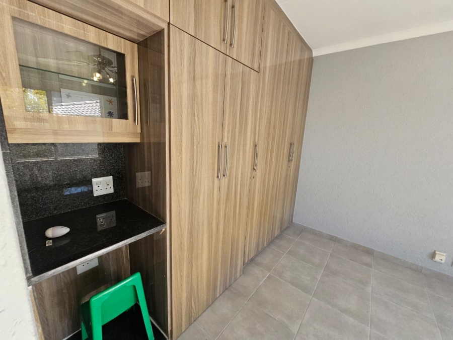 To Let 4 Bedroom Property for Rent in Eldoraigne Gauteng