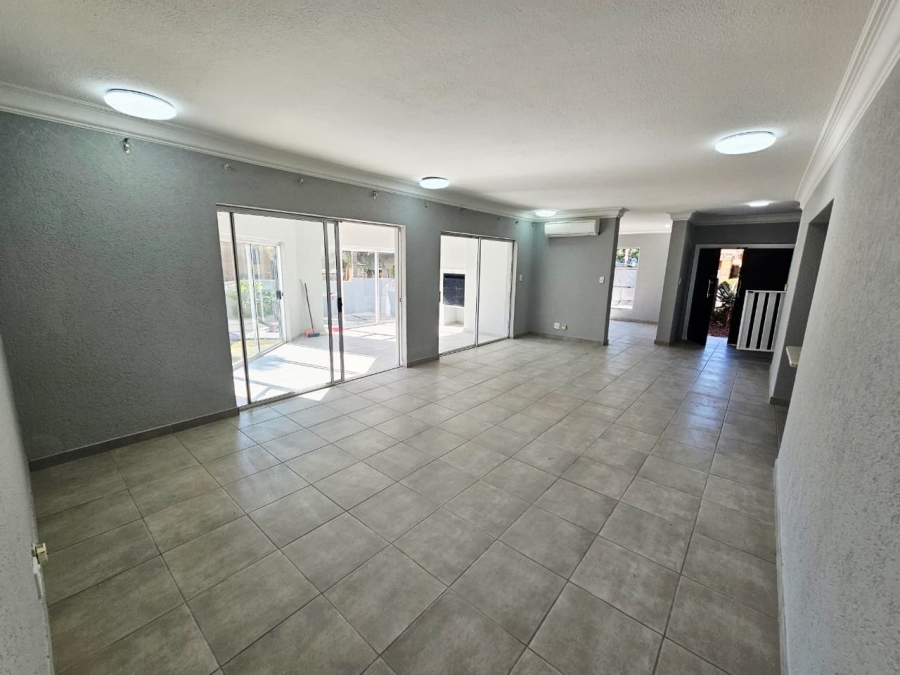 To Let 4 Bedroom Property for Rent in Eldoraigne Gauteng