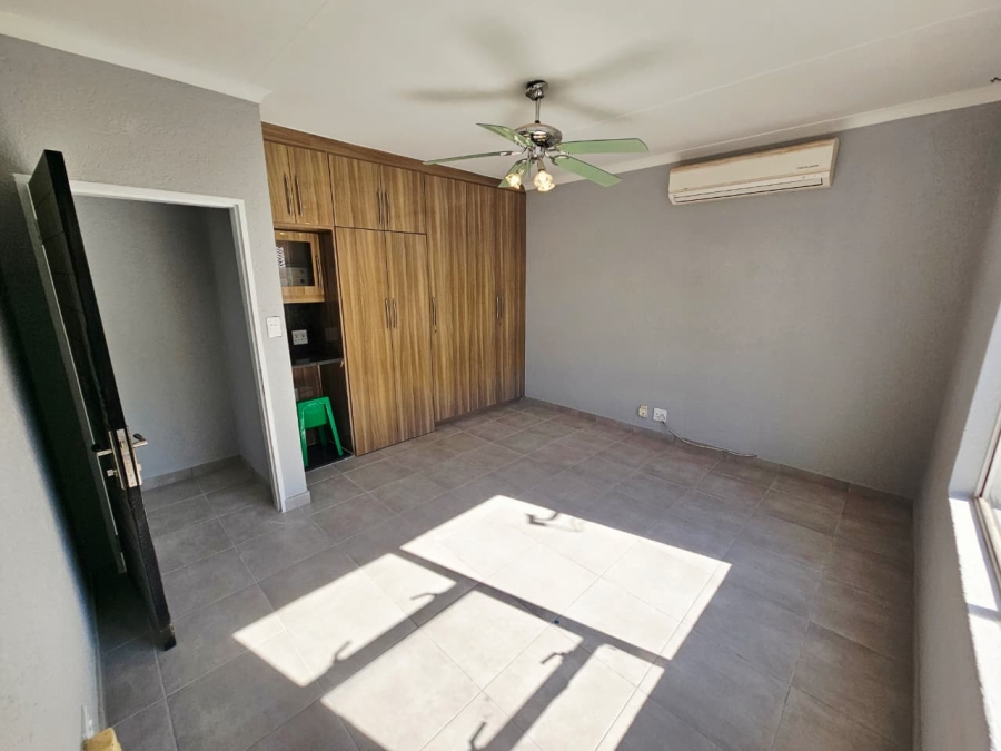 To Let 4 Bedroom Property for Rent in Eldoraigne Gauteng