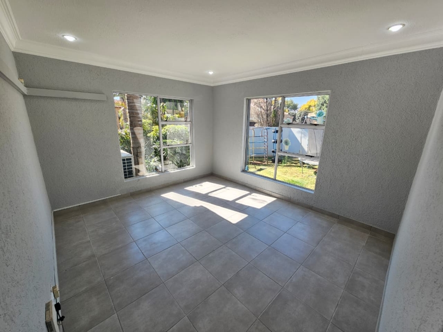 To Let 4 Bedroom Property for Rent in Eldoraigne Gauteng