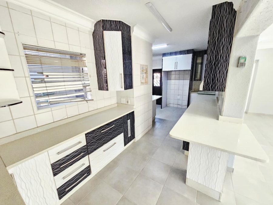 To Let 4 Bedroom Property for Rent in Eldoraigne Gauteng