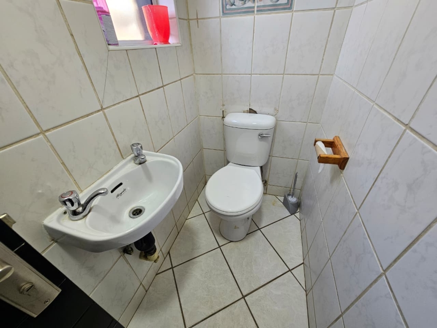 To Let 4 Bedroom Property for Rent in Eldoraigne Gauteng