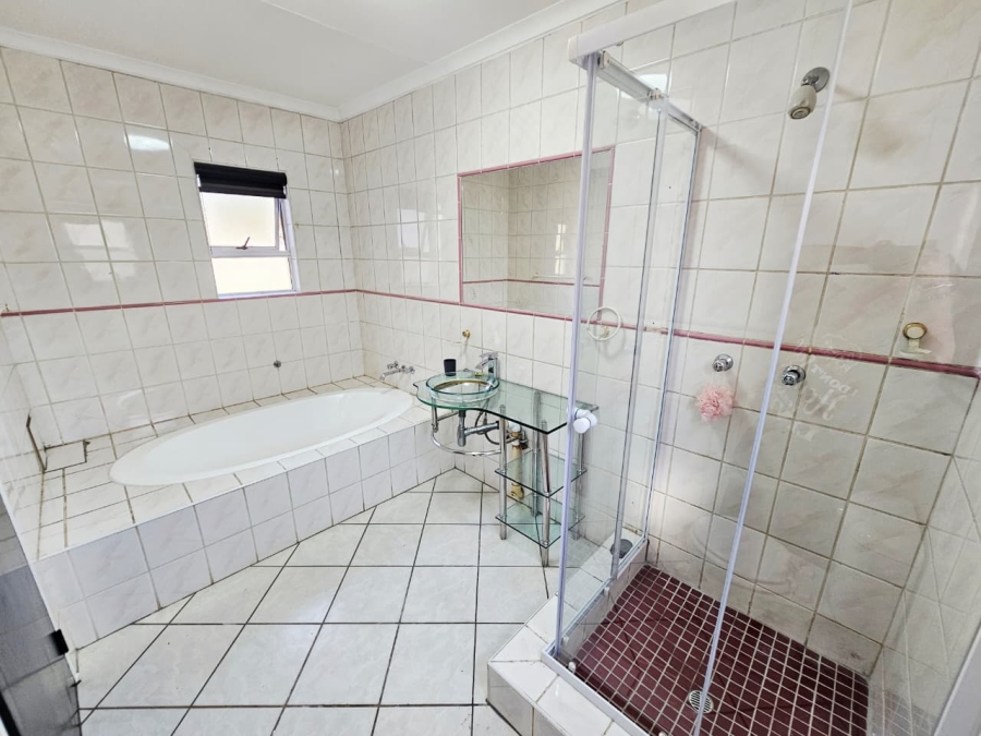 To Let 4 Bedroom Property for Rent in Eldoraigne Gauteng