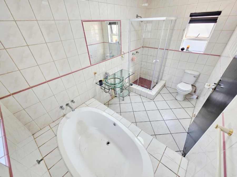 To Let 4 Bedroom Property for Rent in Eldoraigne Gauteng
