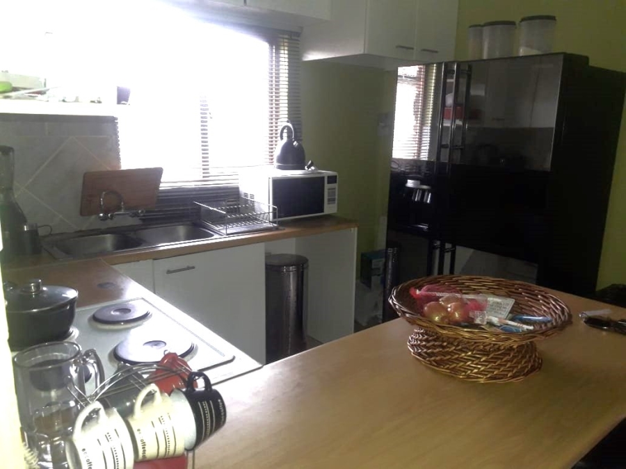 To Let 2 Bedroom Property for Rent in Mondeor Gauteng