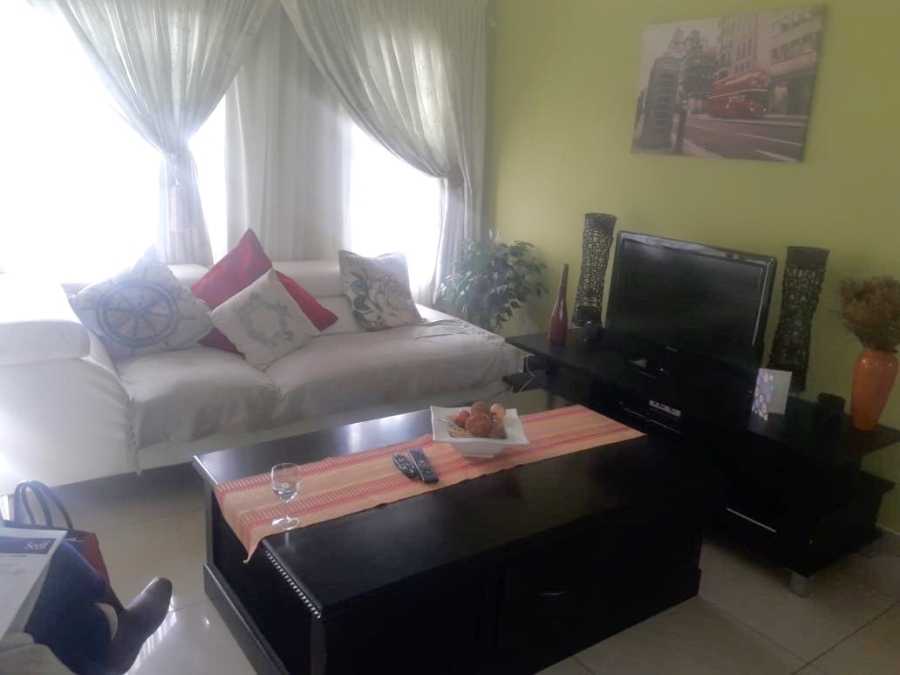 To Let 2 Bedroom Property for Rent in Mondeor Gauteng
