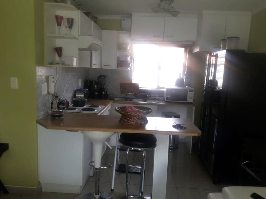 To Let 2 Bedroom Property for Rent in Mondeor Gauteng