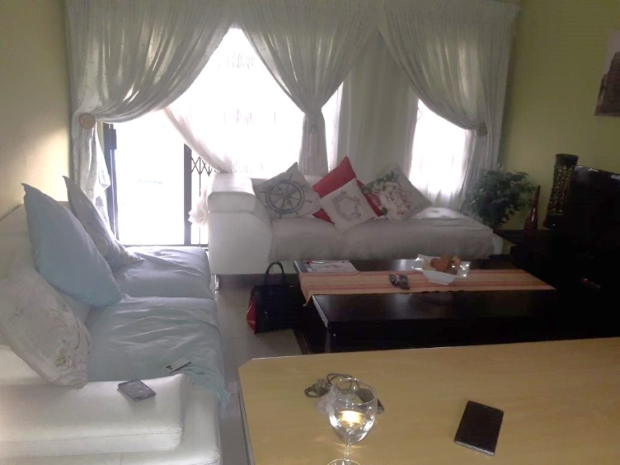 To Let 2 Bedroom Property for Rent in Mondeor Gauteng