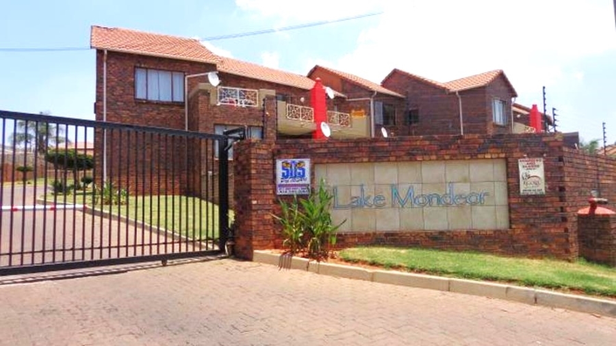 To Let 2 Bedroom Property for Rent in Mondeor Gauteng