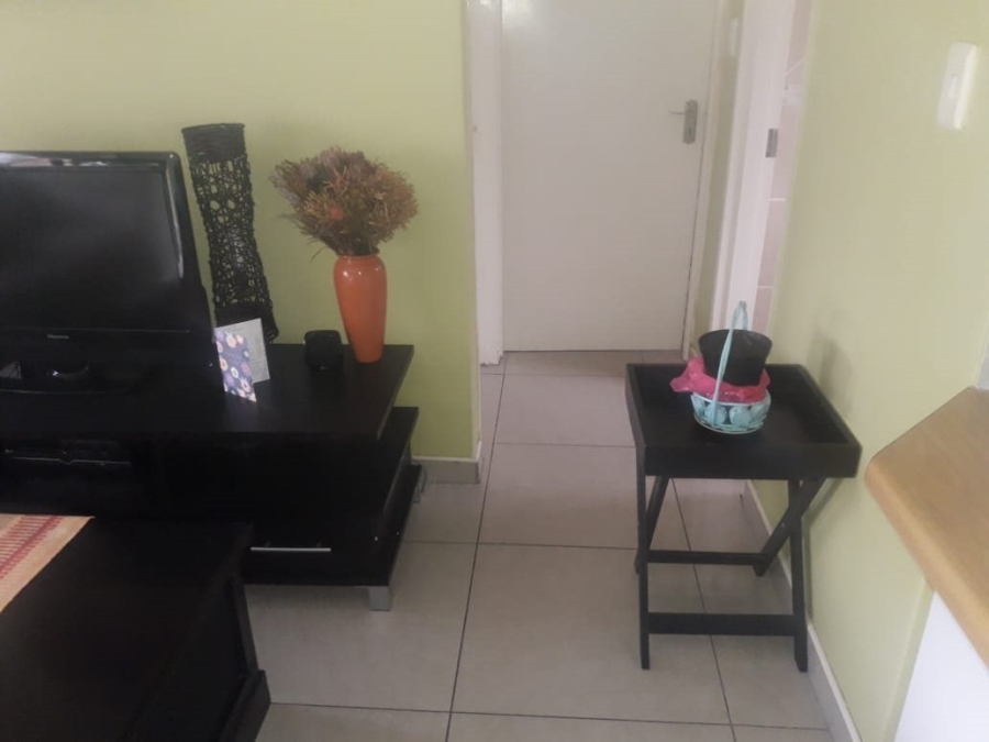 To Let 2 Bedroom Property for Rent in Mondeor Gauteng