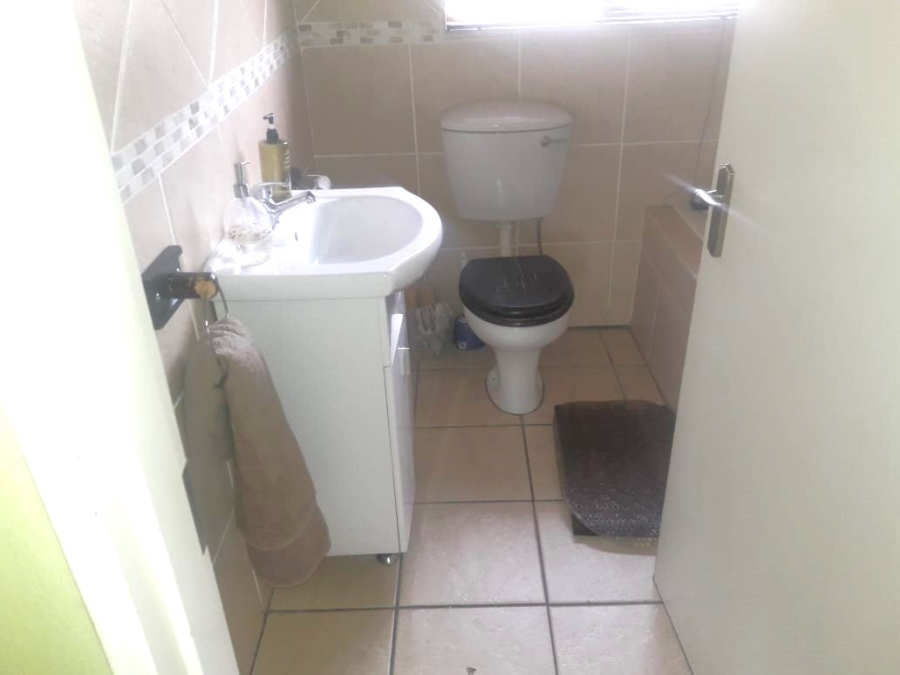 To Let 2 Bedroom Property for Rent in Mondeor Gauteng