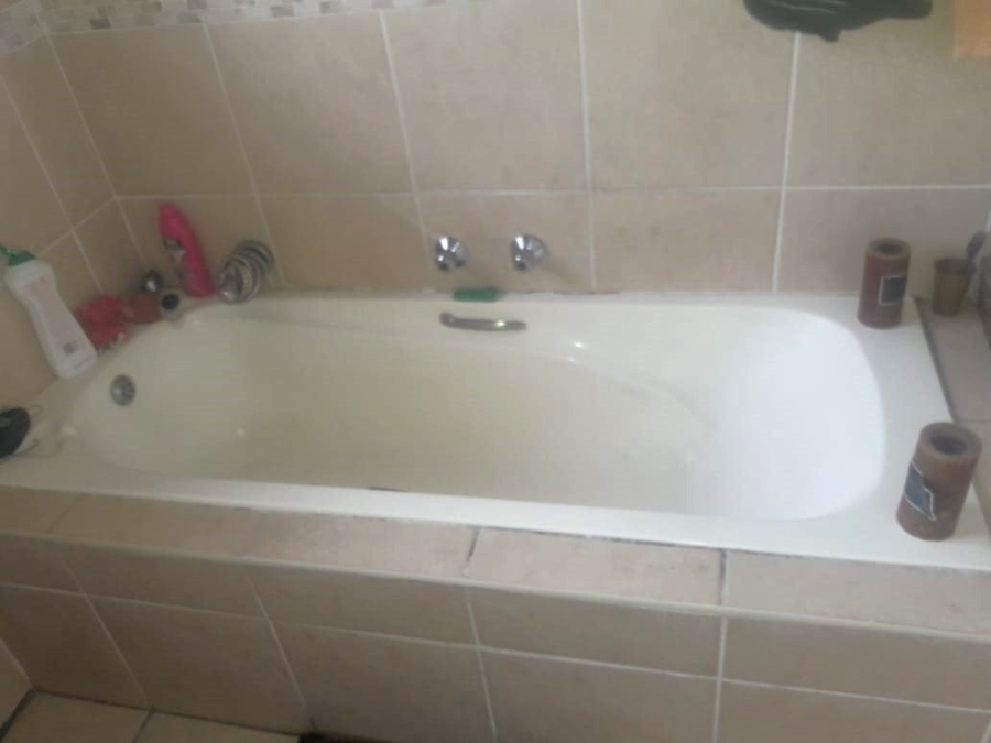 To Let 2 Bedroom Property for Rent in Mondeor Gauteng
