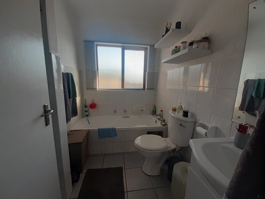 2 Bedroom Property for Sale in Fairland Gauteng