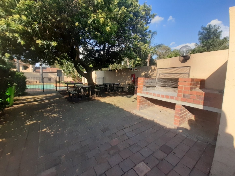 2 Bedroom Property for Sale in Fairland Gauteng
