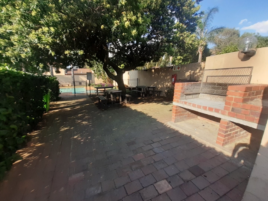 2 Bedroom Property for Sale in Fairland Gauteng