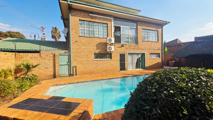5 Bedroom Property for Sale in Laudium Gauteng
