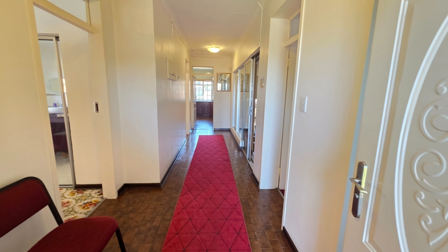 5 Bedroom Property for Sale in Laudium Gauteng