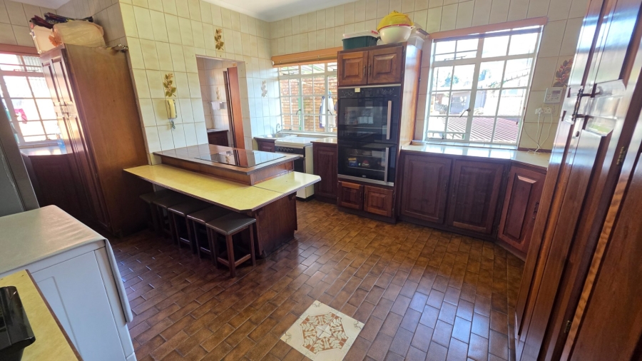 5 Bedroom Property for Sale in Laudium Gauteng