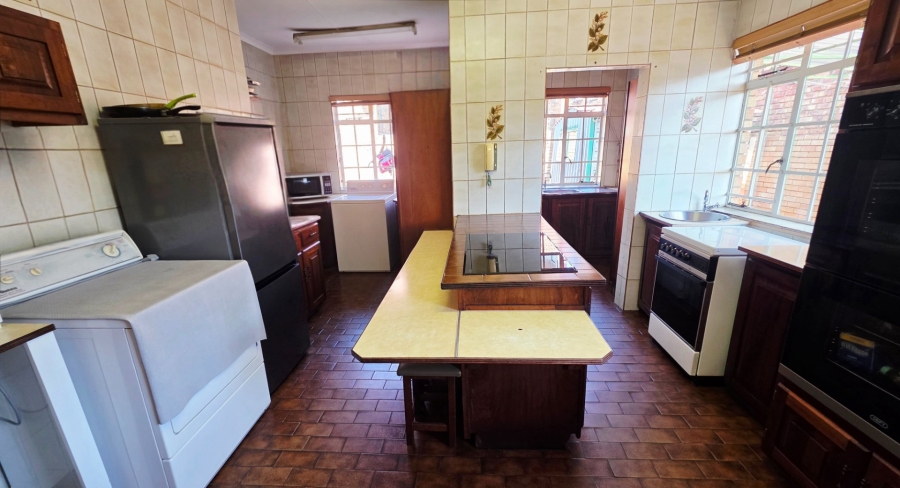 5 Bedroom Property for Sale in Laudium Gauteng