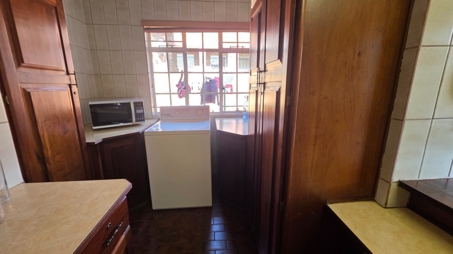 5 Bedroom Property for Sale in Laudium Gauteng