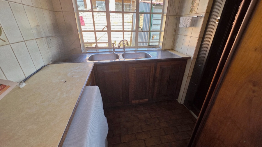 5 Bedroom Property for Sale in Laudium Gauteng