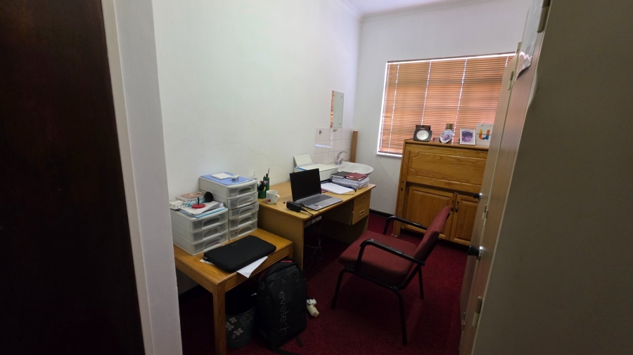 5 Bedroom Property for Sale in Laudium Gauteng