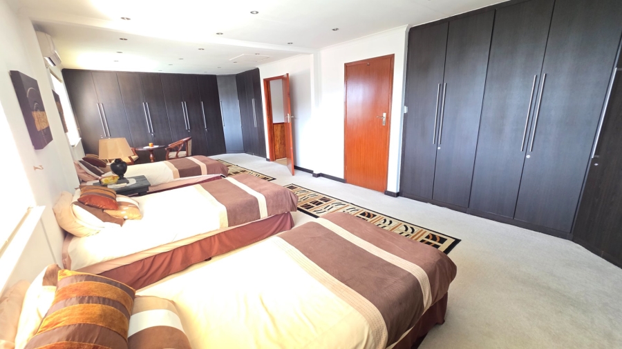 5 Bedroom Property for Sale in Laudium Gauteng