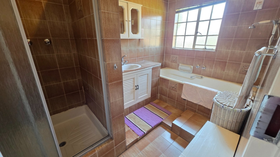 5 Bedroom Property for Sale in Laudium Gauteng