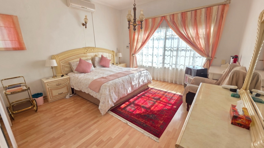 5 Bedroom Property for Sale in Laudium Gauteng
