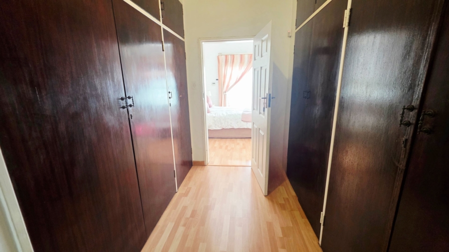 5 Bedroom Property for Sale in Laudium Gauteng