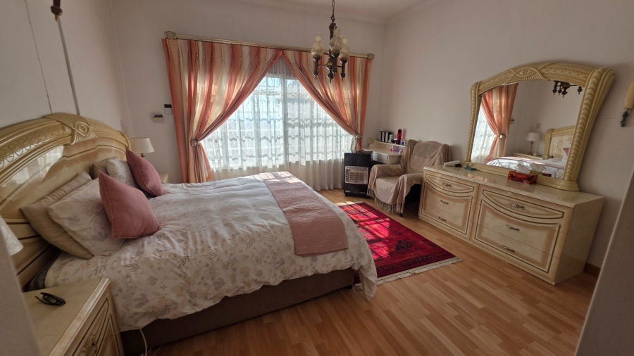 5 Bedroom Property for Sale in Laudium Gauteng