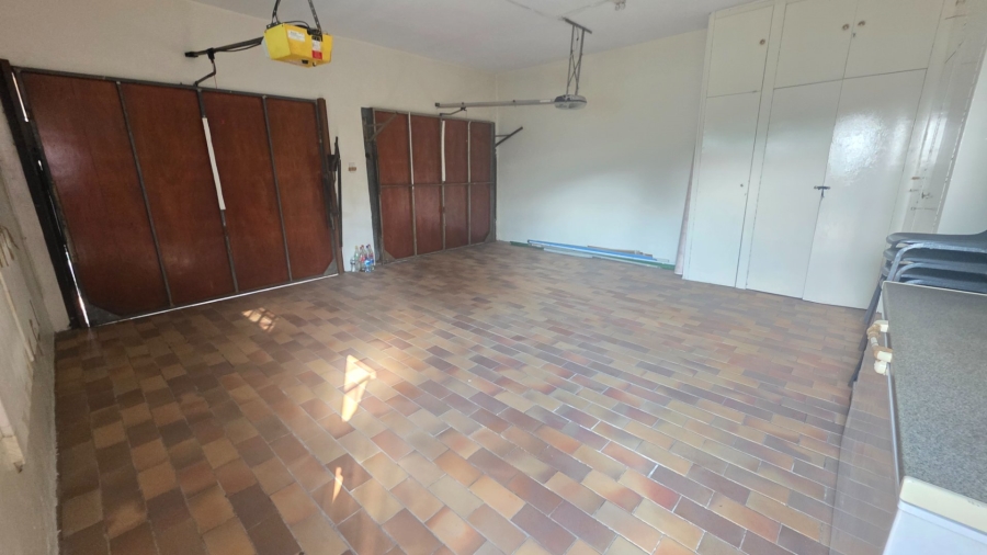 5 Bedroom Property for Sale in Laudium Gauteng