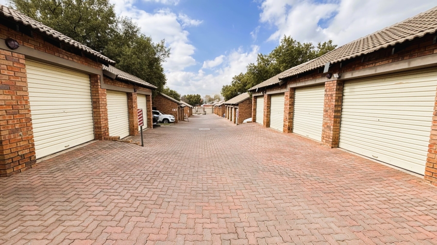 2 Bedroom Property for Sale in Eco Park Gauteng