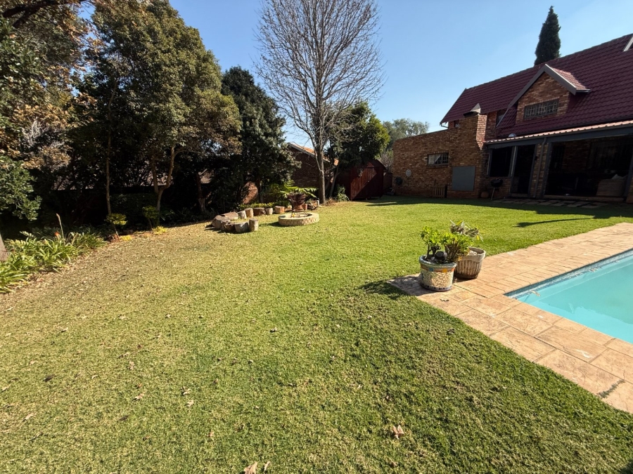 5 Bedroom Property for Sale in Zwartkop Gauteng