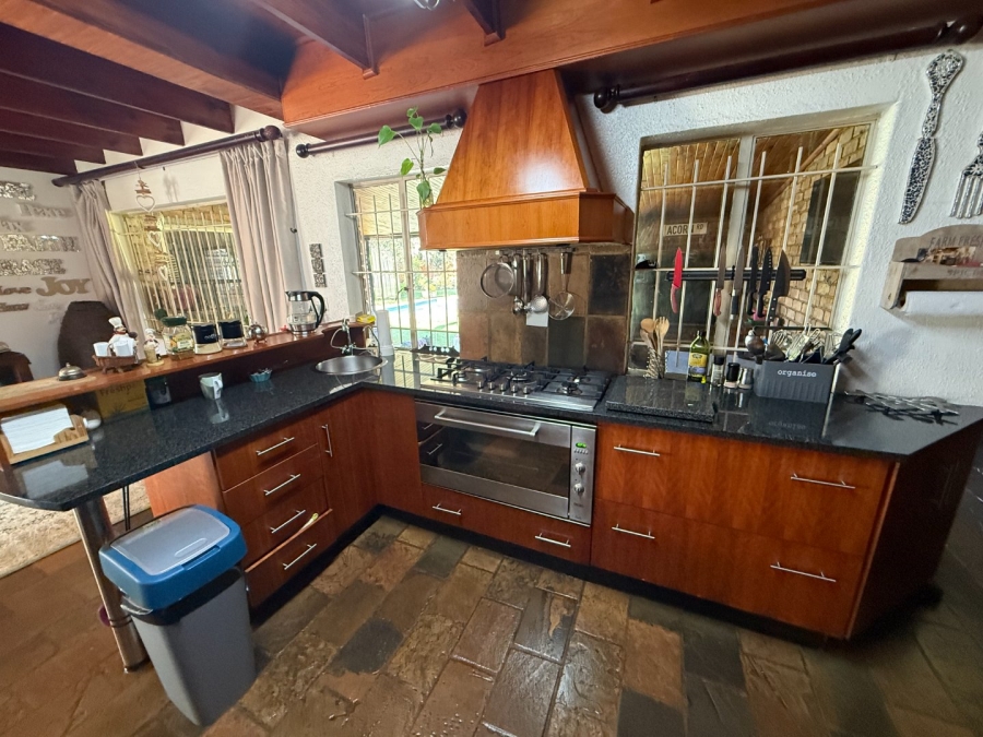5 Bedroom Property for Sale in Zwartkop Gauteng