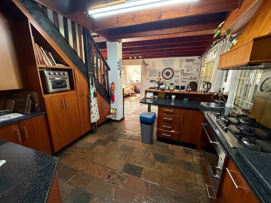 5 Bedroom Property for Sale in Zwartkop Gauteng