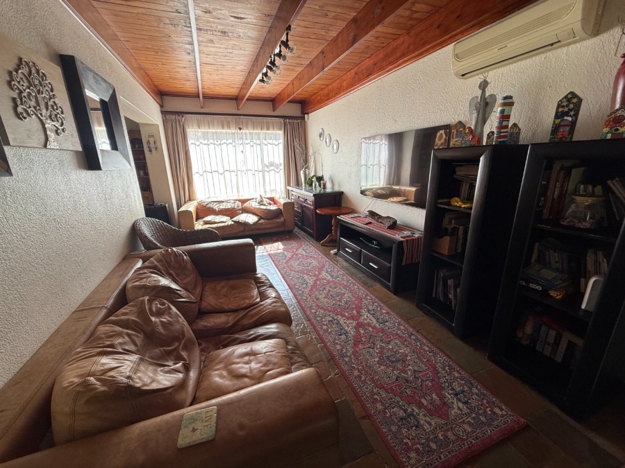 5 Bedroom Property for Sale in Zwartkop Gauteng