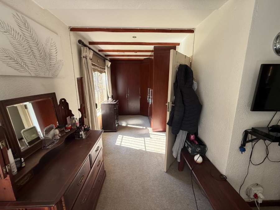 5 Bedroom Property for Sale in Zwartkop Gauteng