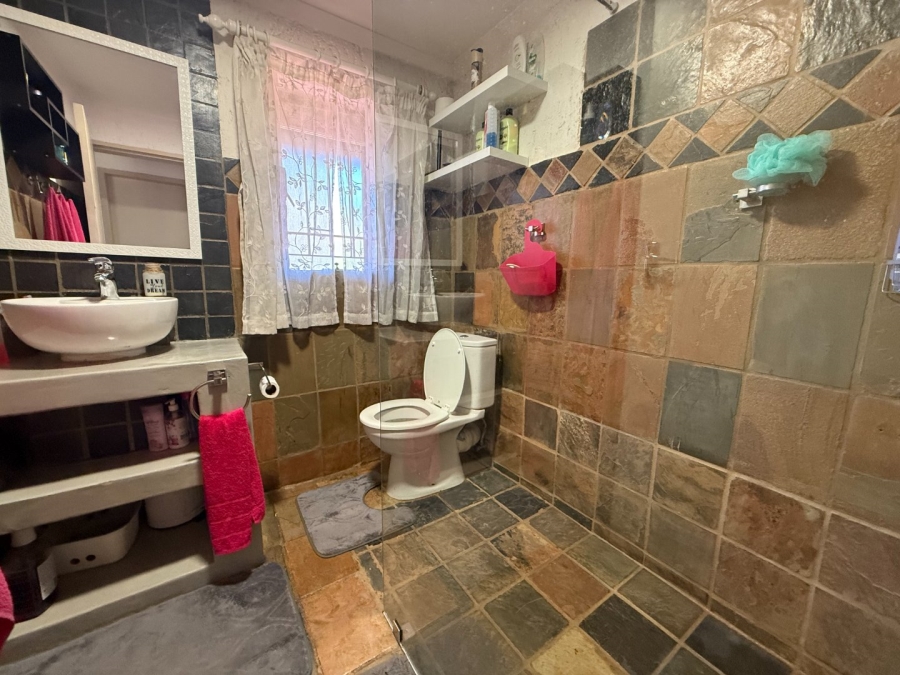 5 Bedroom Property for Sale in Zwartkop Gauteng